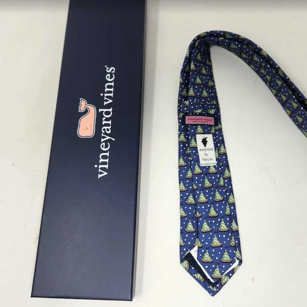 New boys Vineyard Vines Tree & Boat Christmas tie